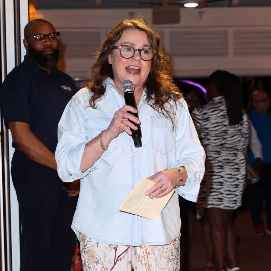 Rachael Ray shows off slimmed-down beach body in Bahamas at wine and food festival